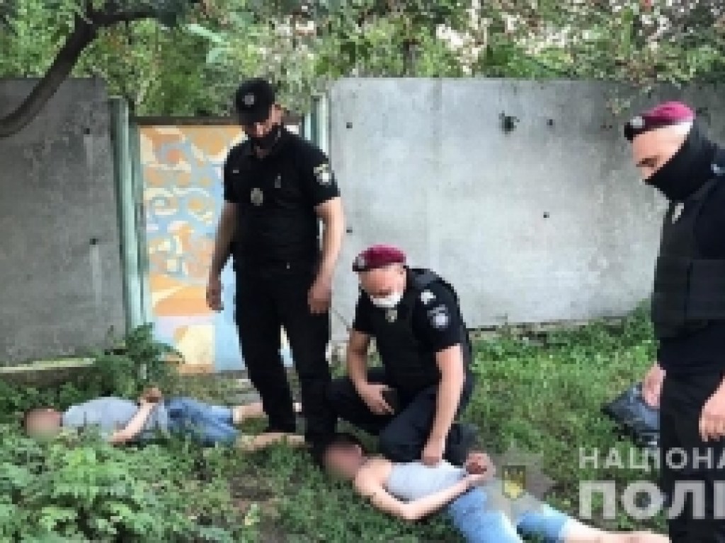 В Киевской области пассажиры избили, ограбили таксиста и попытались угнать его авто (ФОТО)