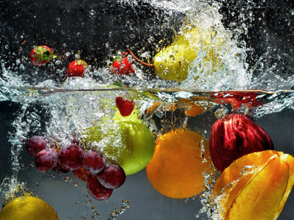 Причинами пищевых расстройств летом могут быть немытые фрукты и непривычная еда &#8212; врач