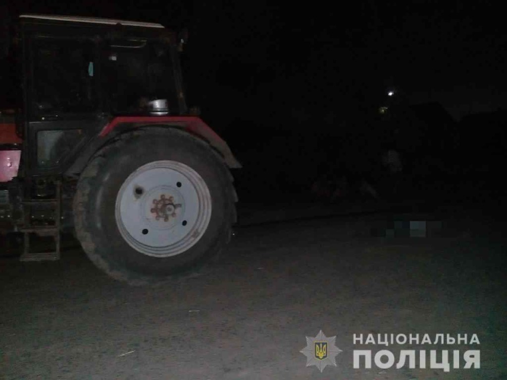 Трагедия под Одессой: пятилетний мальчик залез под колесо трактора и погиб (ФОТО)