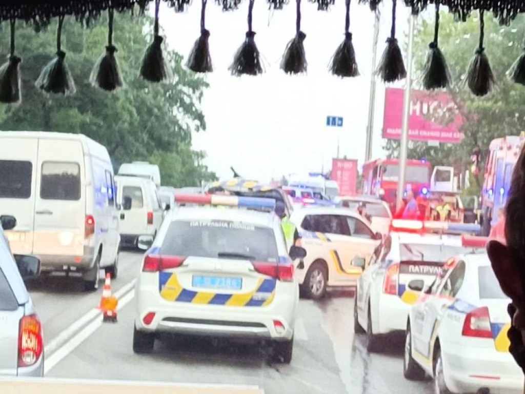 Трое погибших: на Старообуховской трассе столкнулись Hyundai и Mercedes (ФОТО, ВИДЕО)