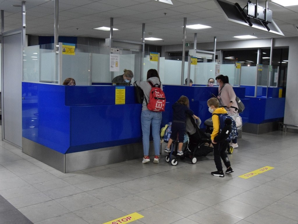 Из-за теста на коронавирус на 6 часов задержали авиарейс Киев-Хорватия
