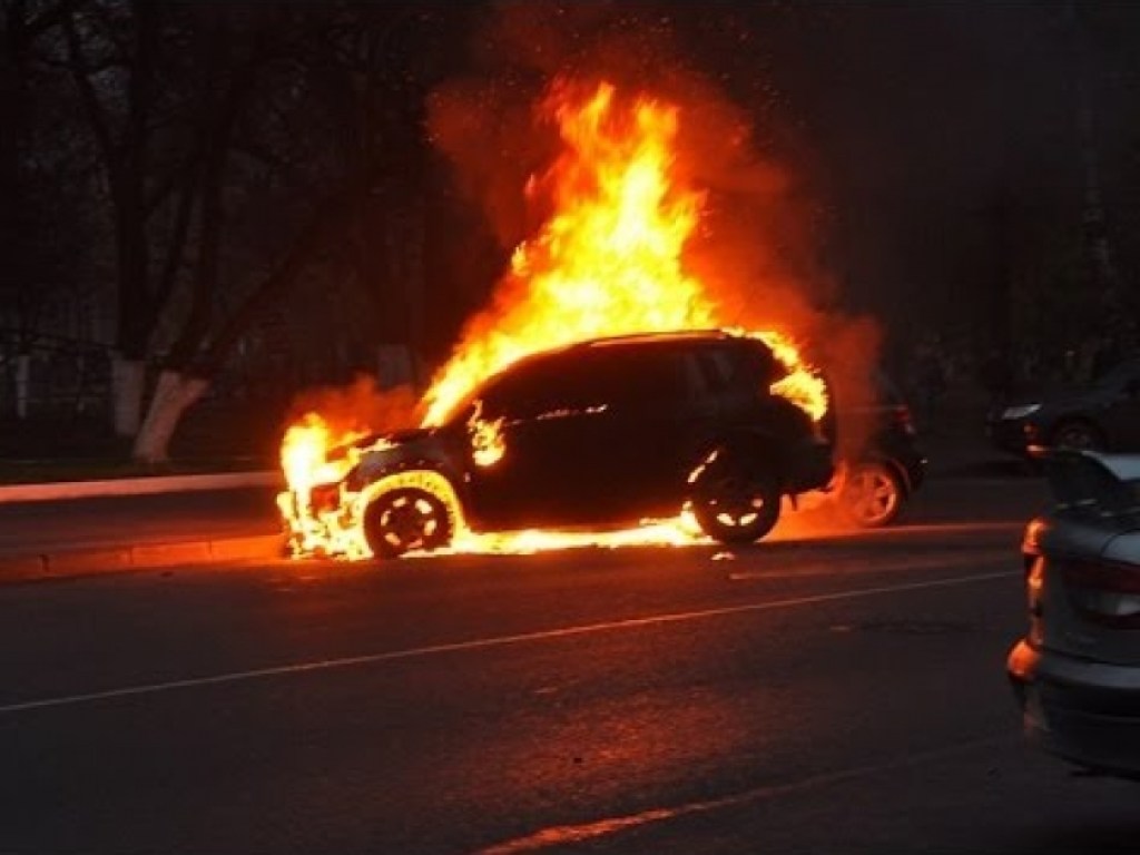 Ночью в Харькове сгорел автомобиль – ГСЧС