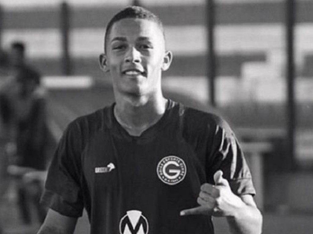 17-летний бразильский футболист скончался в результате ДТП (ФОТО)