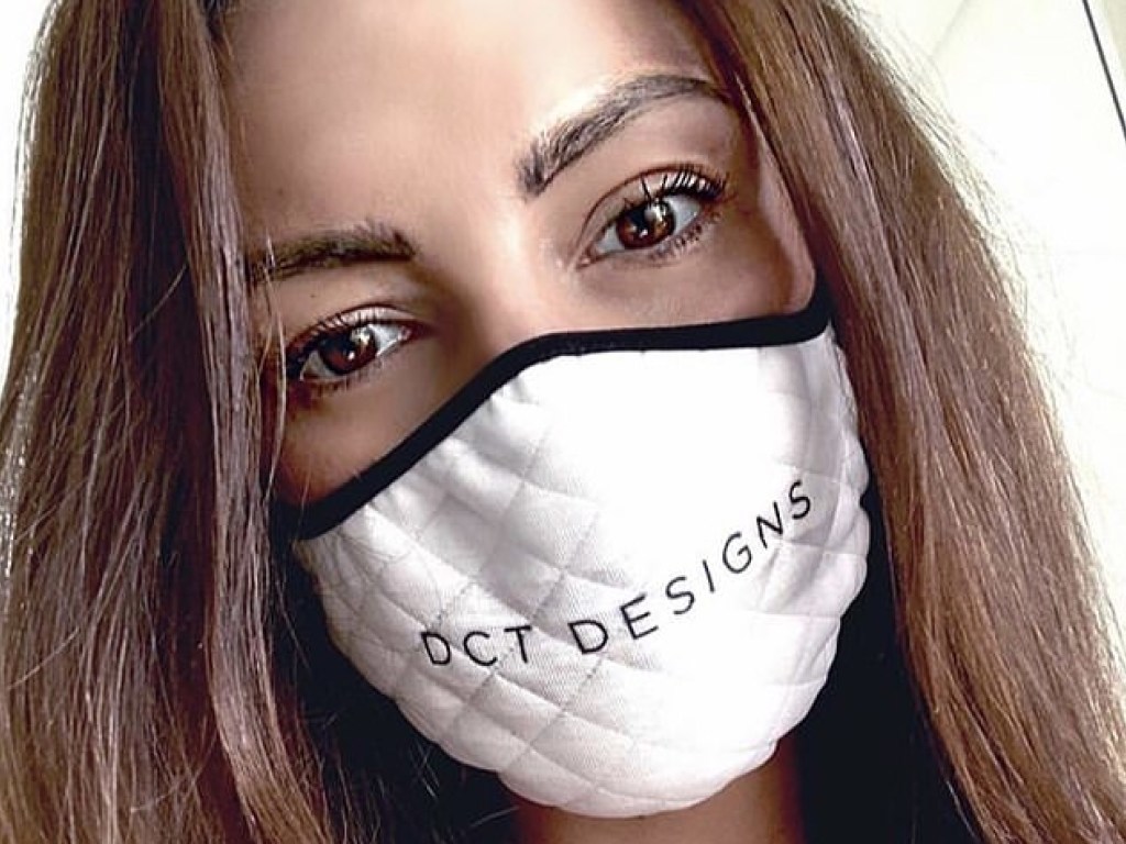 Жительница Великобритании разбогатела на пошиве защитных масок (ФОТО)