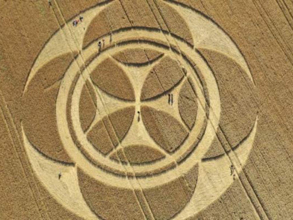 На поле во Франции появился рисунок в виде «Креста Тамплиеров» (ФОТО)