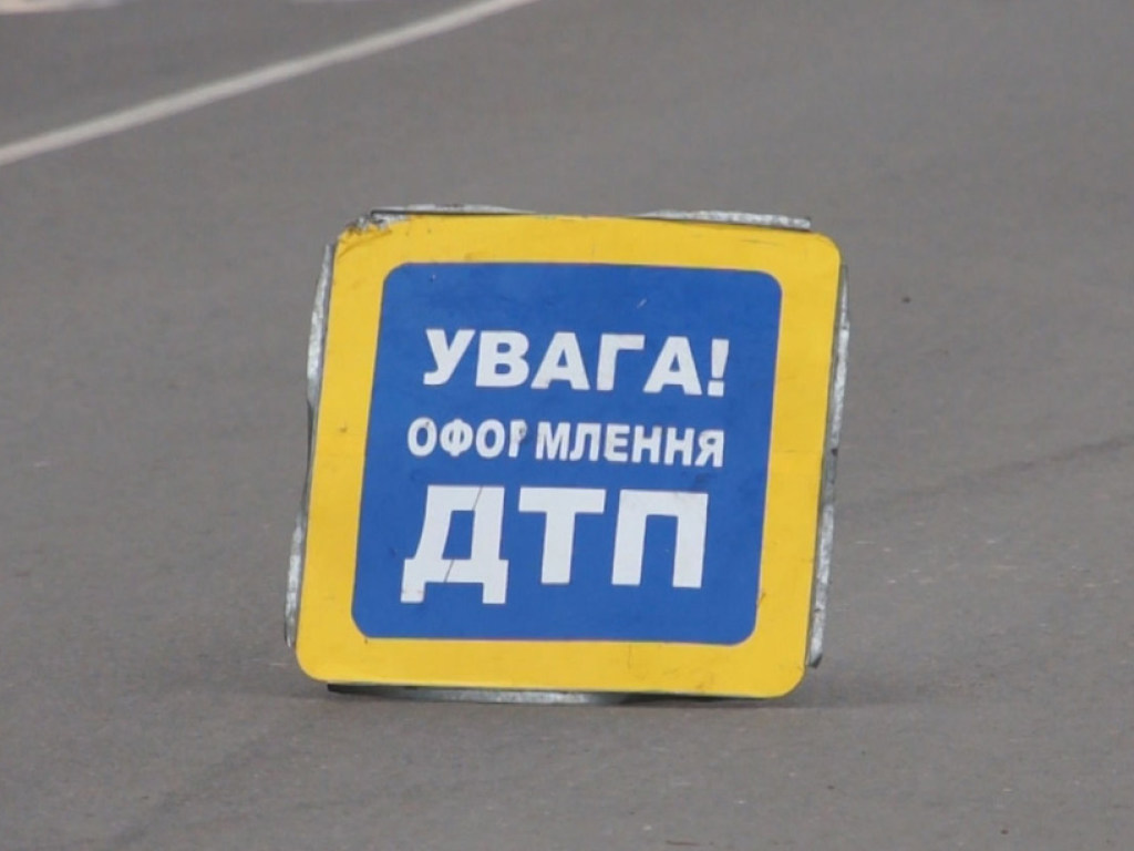 На трассе Житомир – Киев разбился грузовик (ВИДЕО)