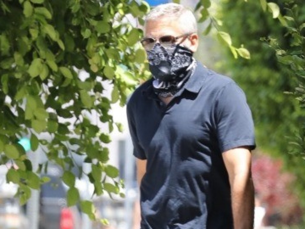 Джордж Клуни прогулялся с трехлетним сыном по улицам Лос-Анджелеса (ФОТО)