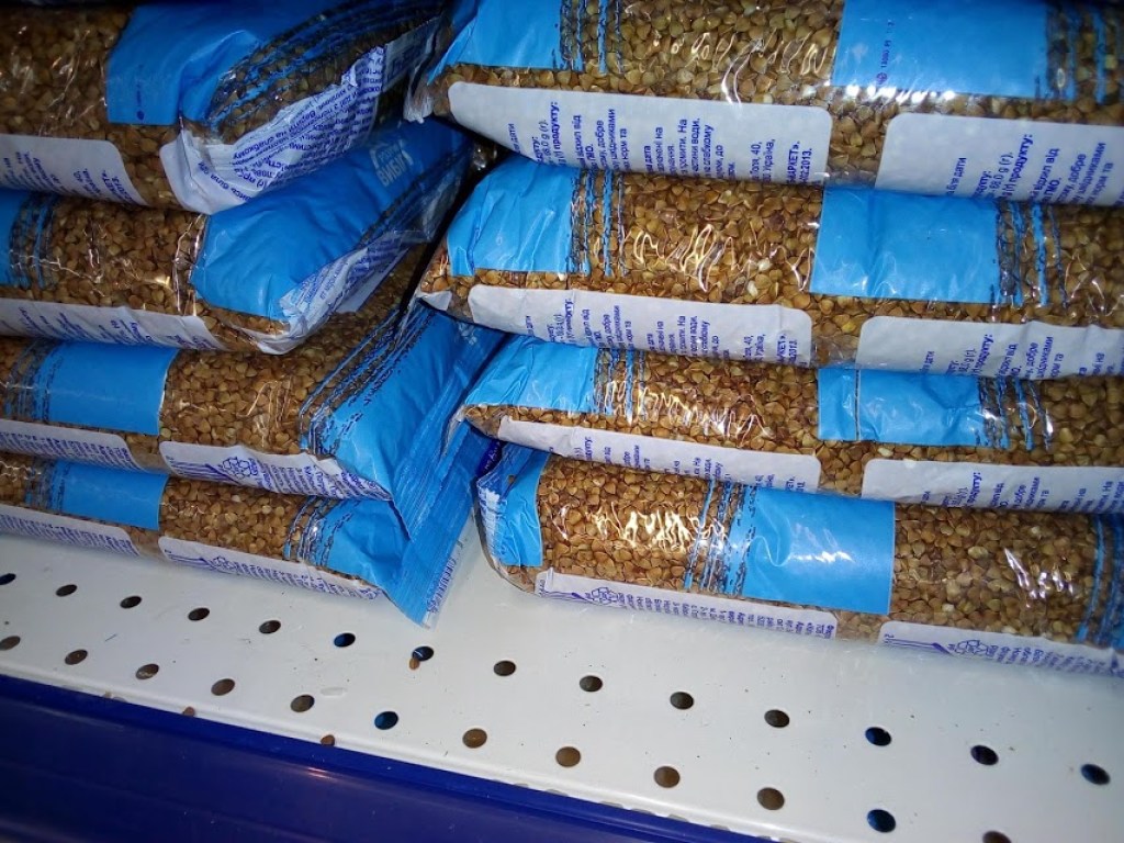 В столичных супермаркетах продолжают дешеветь гречка и рис: обзор цен (ФОТО)