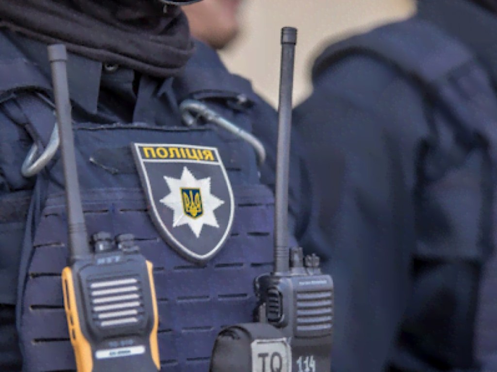 В Харькове мужчина напал на журналистов, снимавших сюжет о суициде харьковчанки и убийстве ее 10-летнего сына (ФОТО)