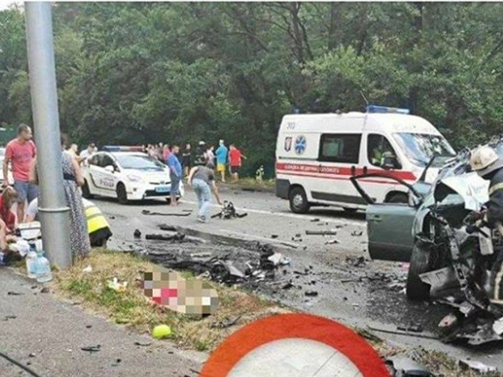 Смертельное ДТП под Киевом:  Полиция устанавливает, как виновник оказался за рулем чужого авто