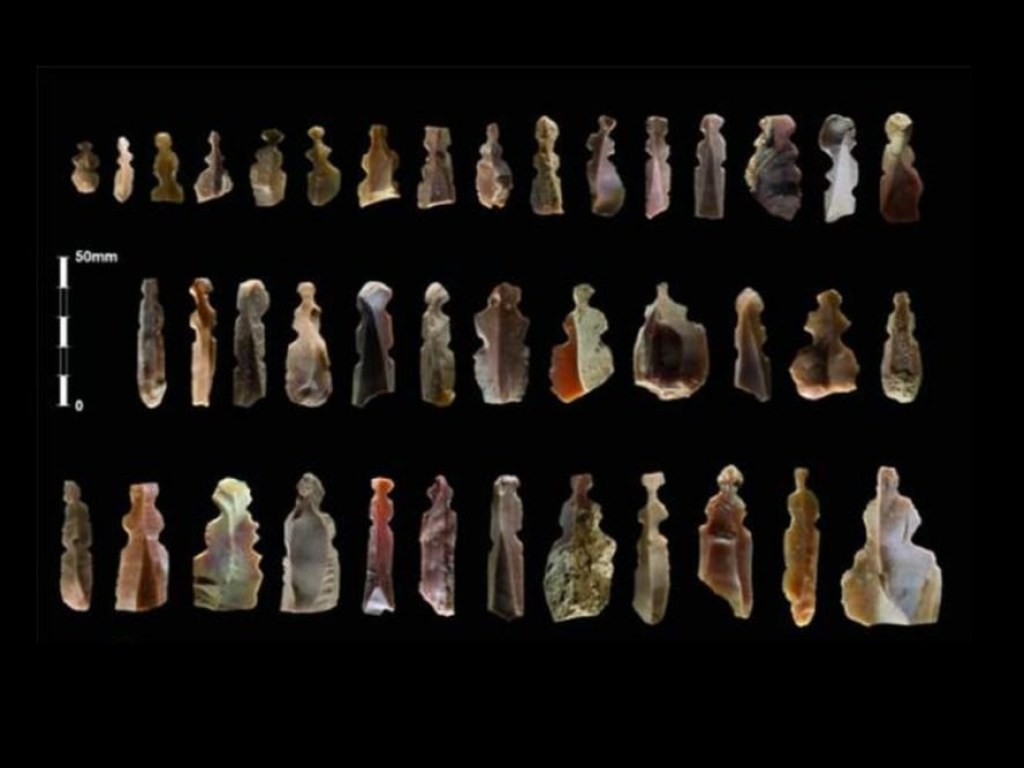 Ученые нашли загадочные статуэтки в захоронении, которому 10 тысяч лет (ФОТО)