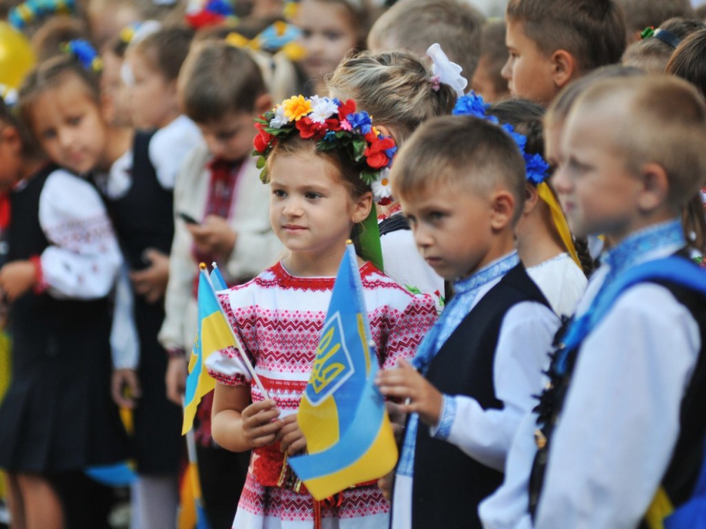 «Отложить на три года»: Переход русских школ на украинский язык обсуждают в Раде