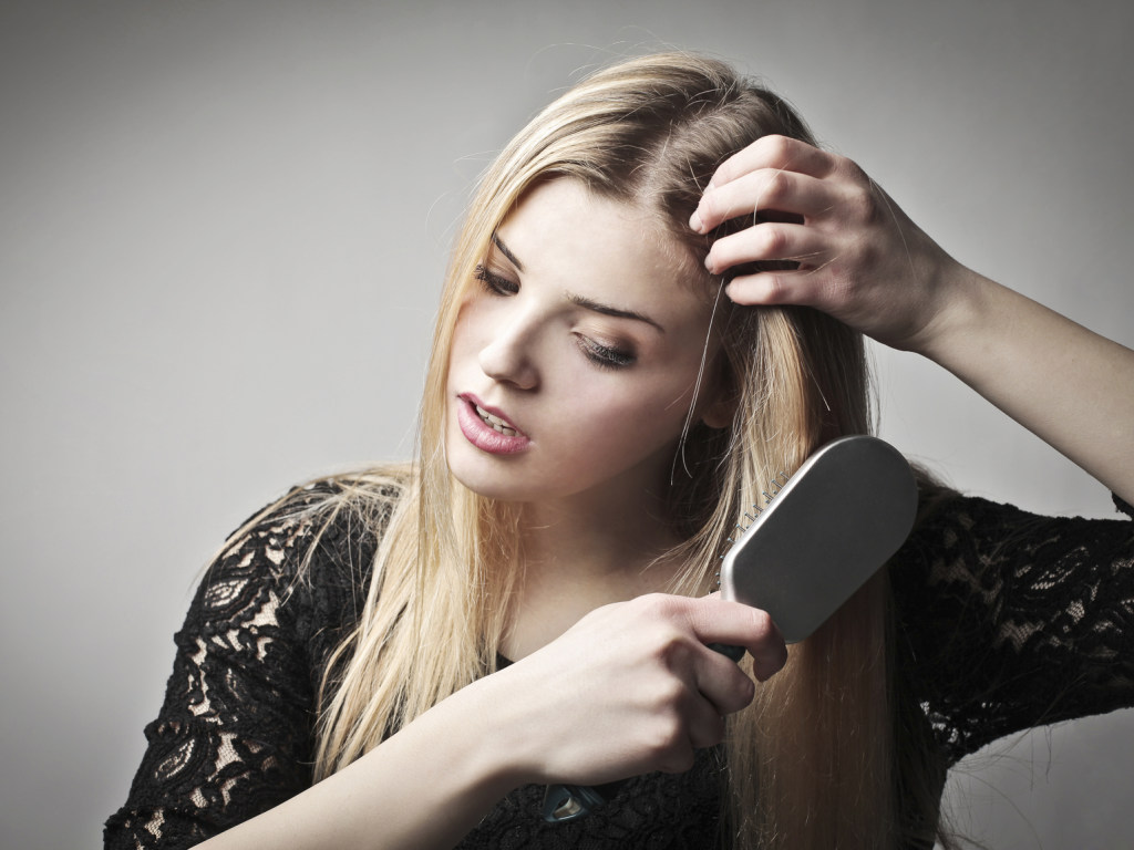 Причиной выпадения волос могут быть определенные продукты – врач