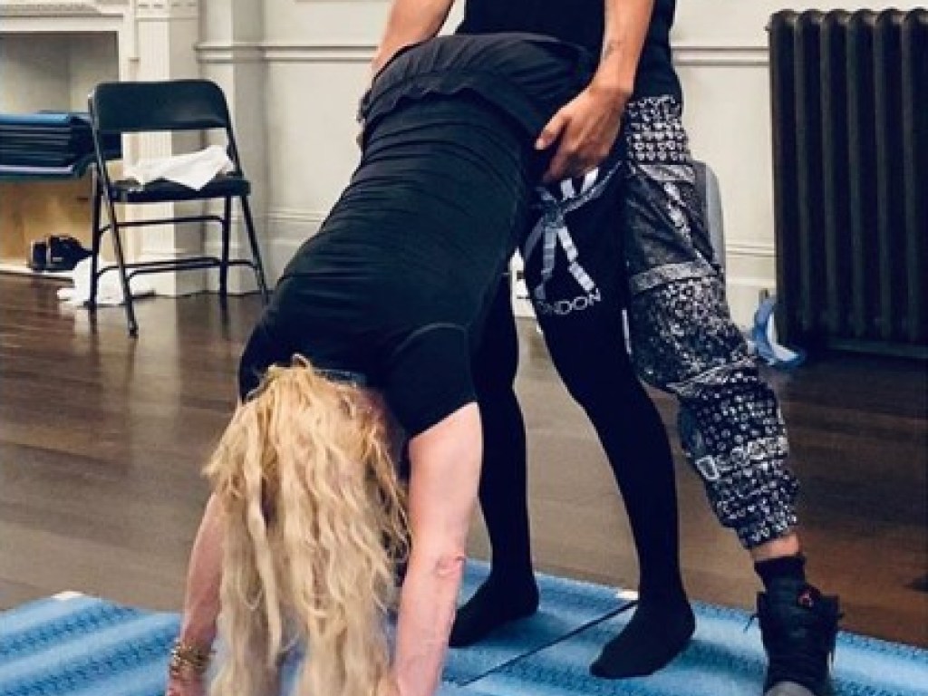 Мадонна удивила интимной позой на тренировке (ФОТО)