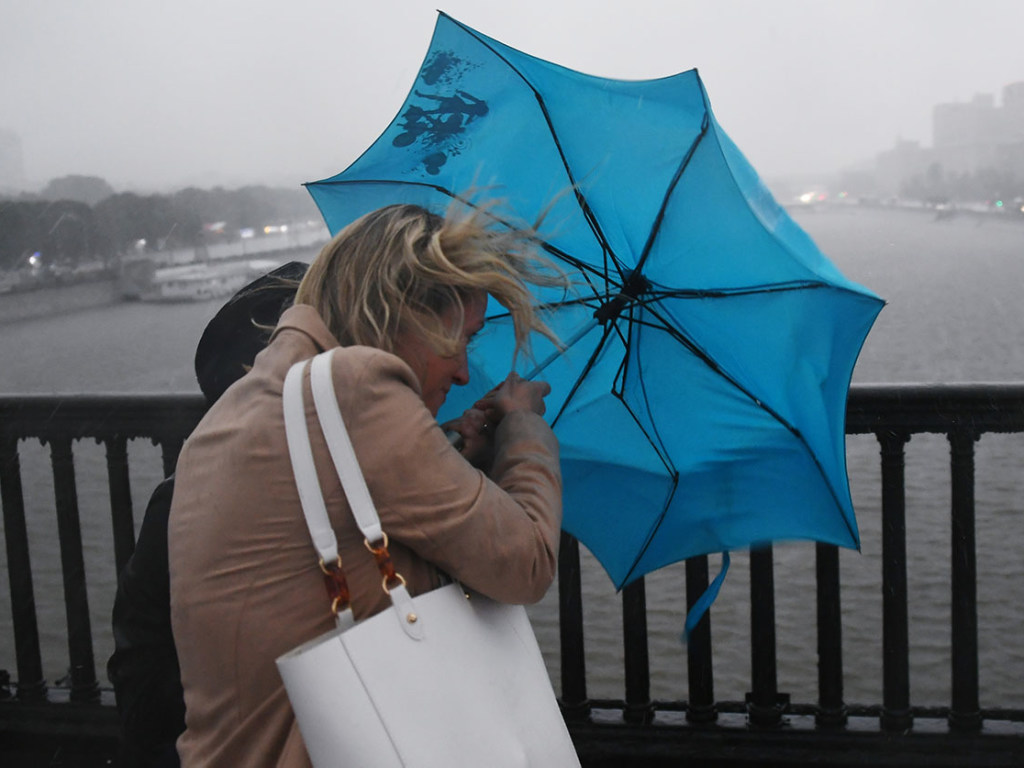 Сегодня в Украине ухудшится погода: синоптики предупредили о шквальном ветре и грозах