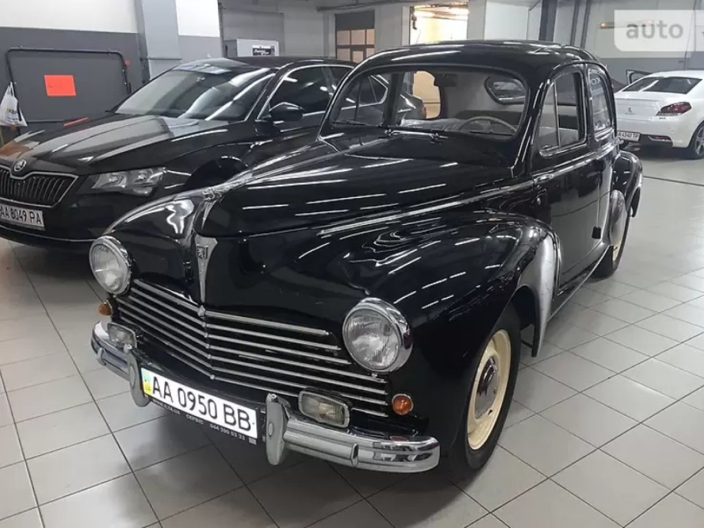 В Киеве продают уникальный Peugeot 1949 года выпуска (ФОТО)