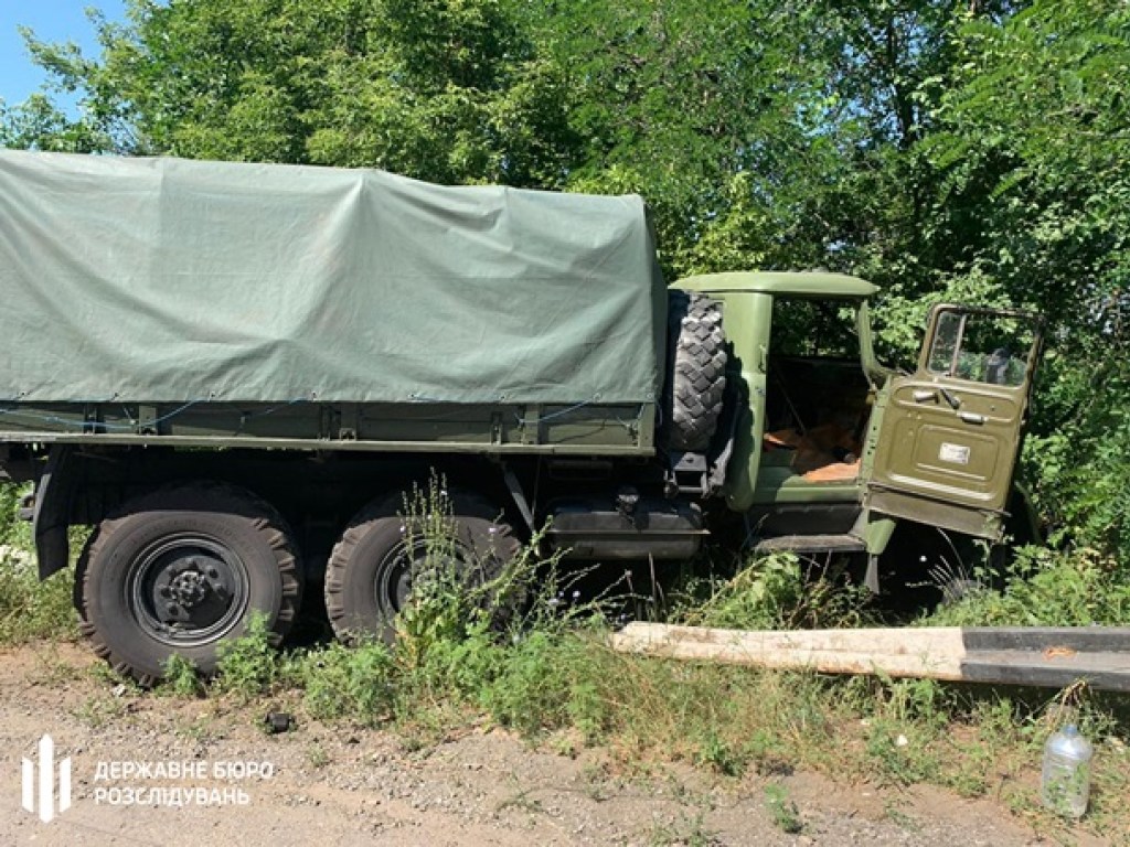 Военный грузовик столкнулся с Daewoo Lanos: погибли ребенок и мужчина (ФОТО)