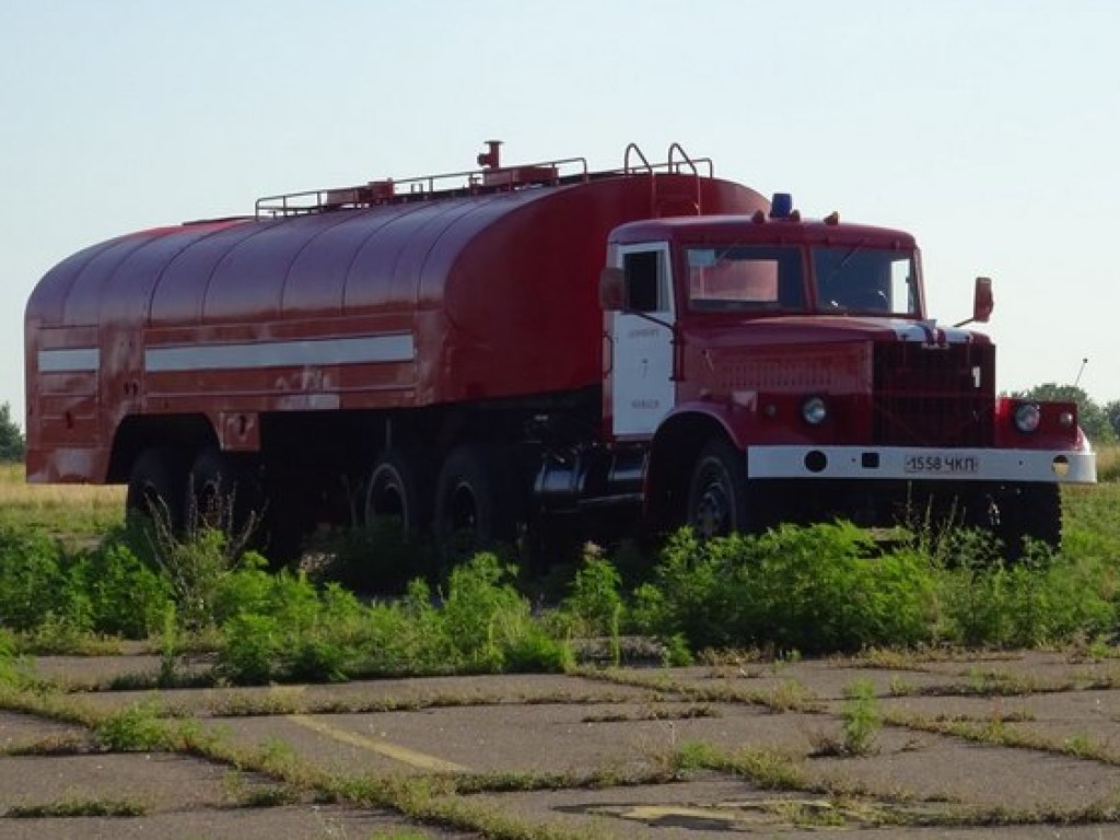 Пользователи Сети обсуждают уникальный пожарный автомобиль из Черкас (ФОТО) 