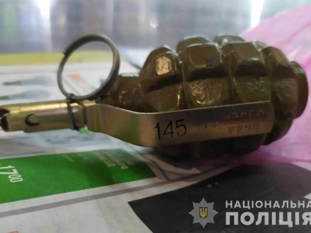  В Запорожской области пьяный мужчина зашел в магазин с гранатой и угрожал перекрыть дорожное движение (ФОТО)