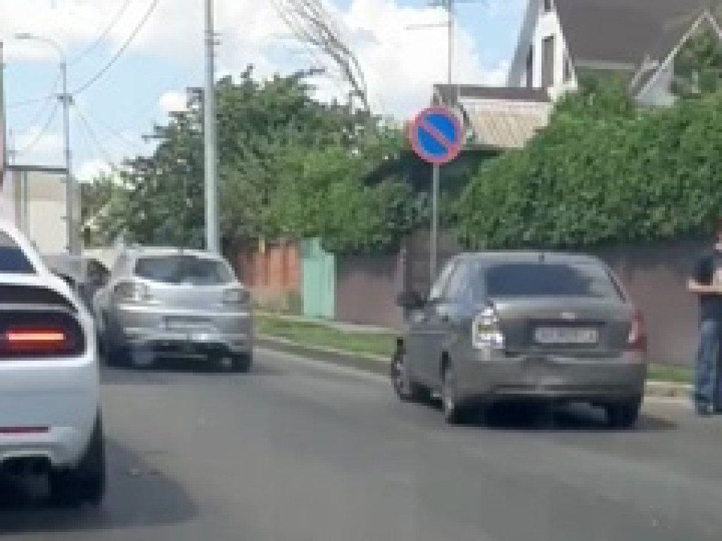 Из-за столкновения пяти автомобилей в Харькове образовался большой затор (ФОТО, ВИДЕО)