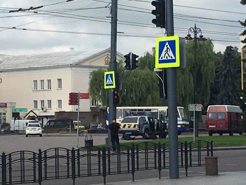 Захват заложников в Луцке: В автобусе находятся 20 человек