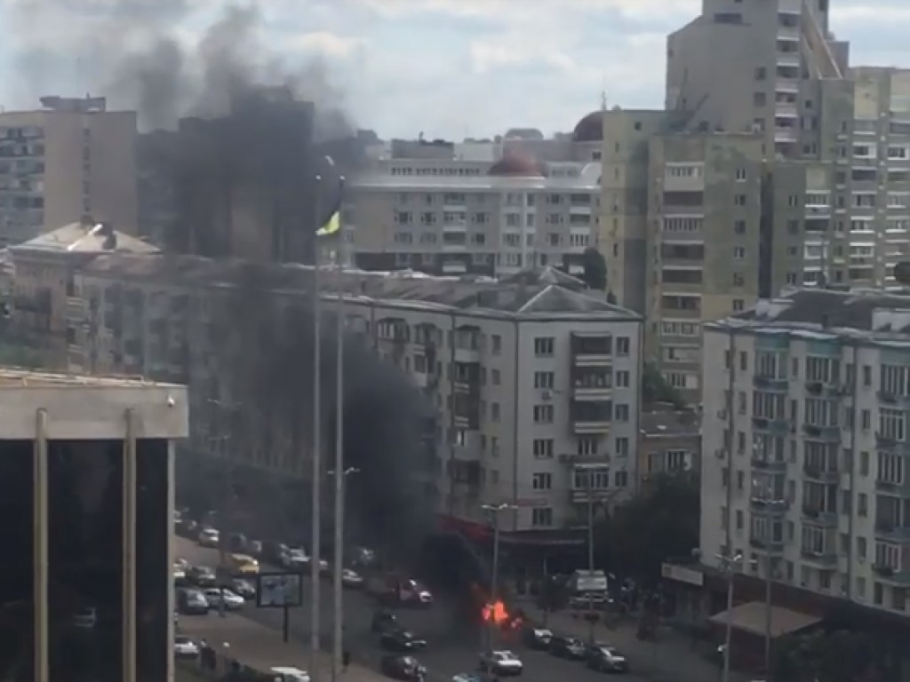В центре Киева взорвался автомобиль: что известно (ФОТО, ВИДЕО)