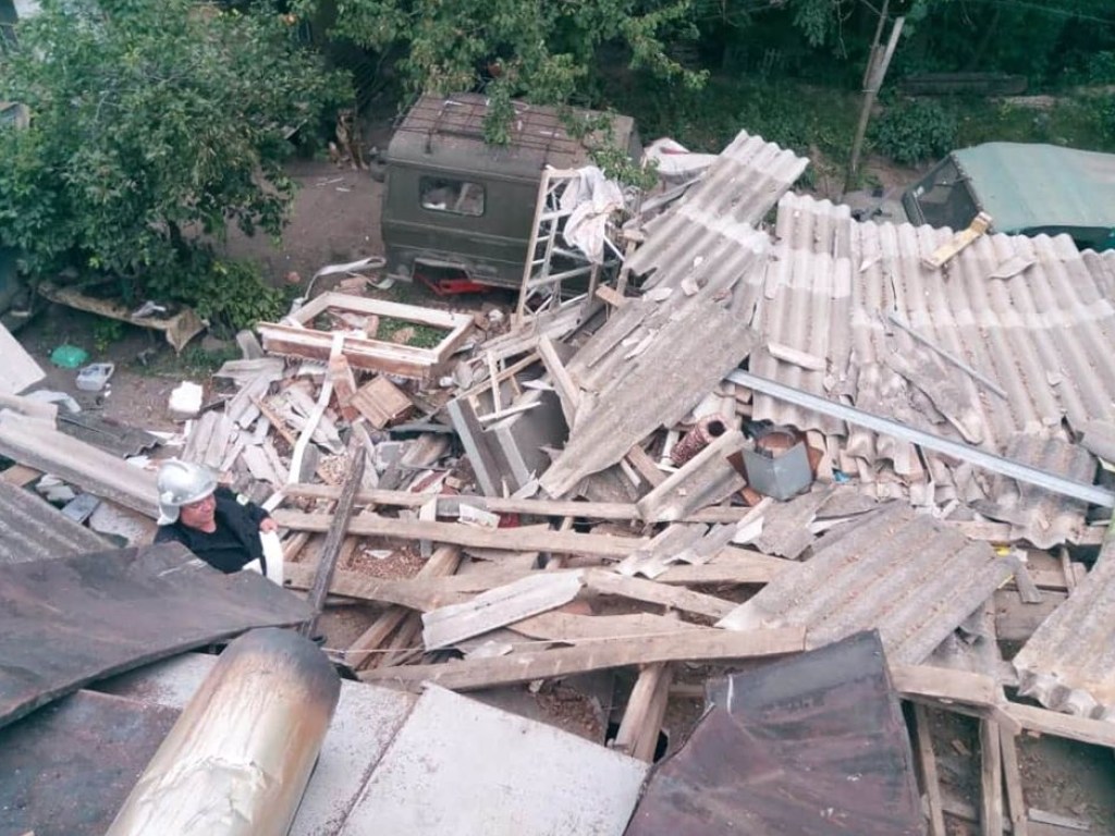 В селе в Винницкой области взорвался дом: без жилья осталась семья с маленьким ребенком (ФОТО)