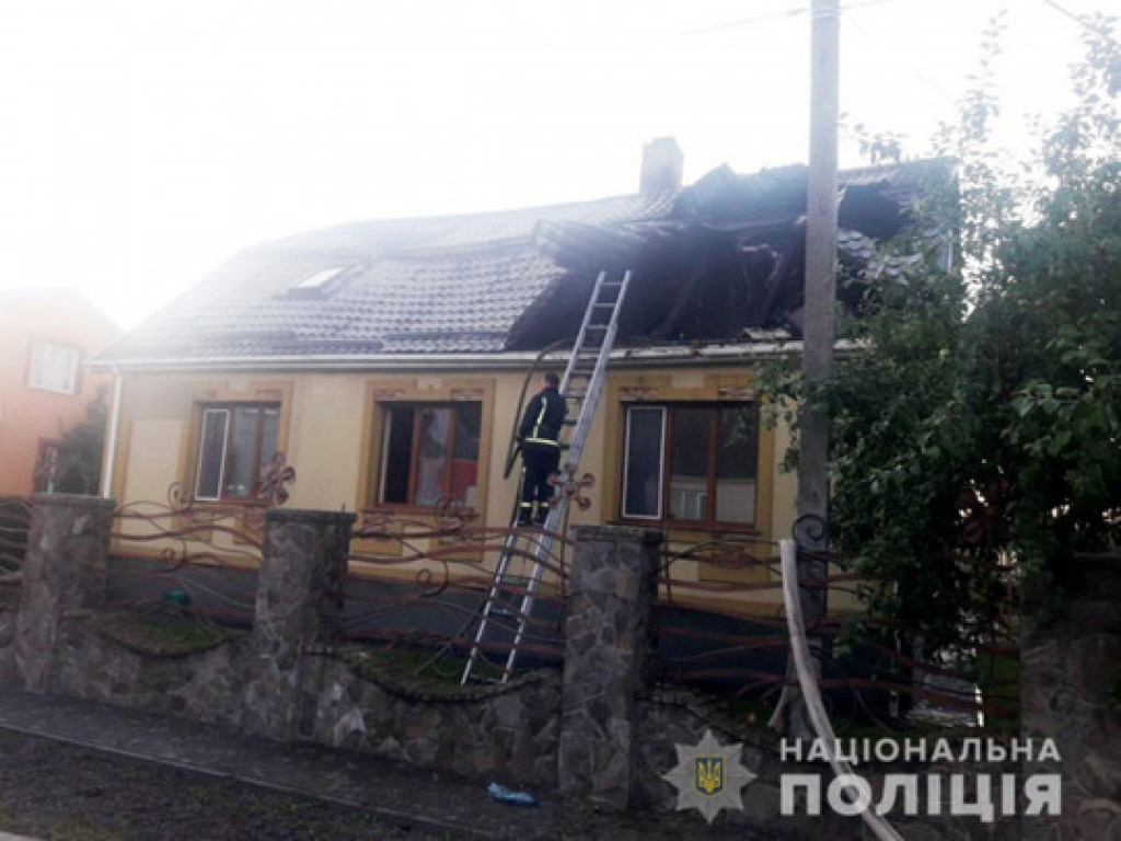 В Ровенской области подожгли дом главы райсовета: в здании находились его дочь и жена (ФОТО)