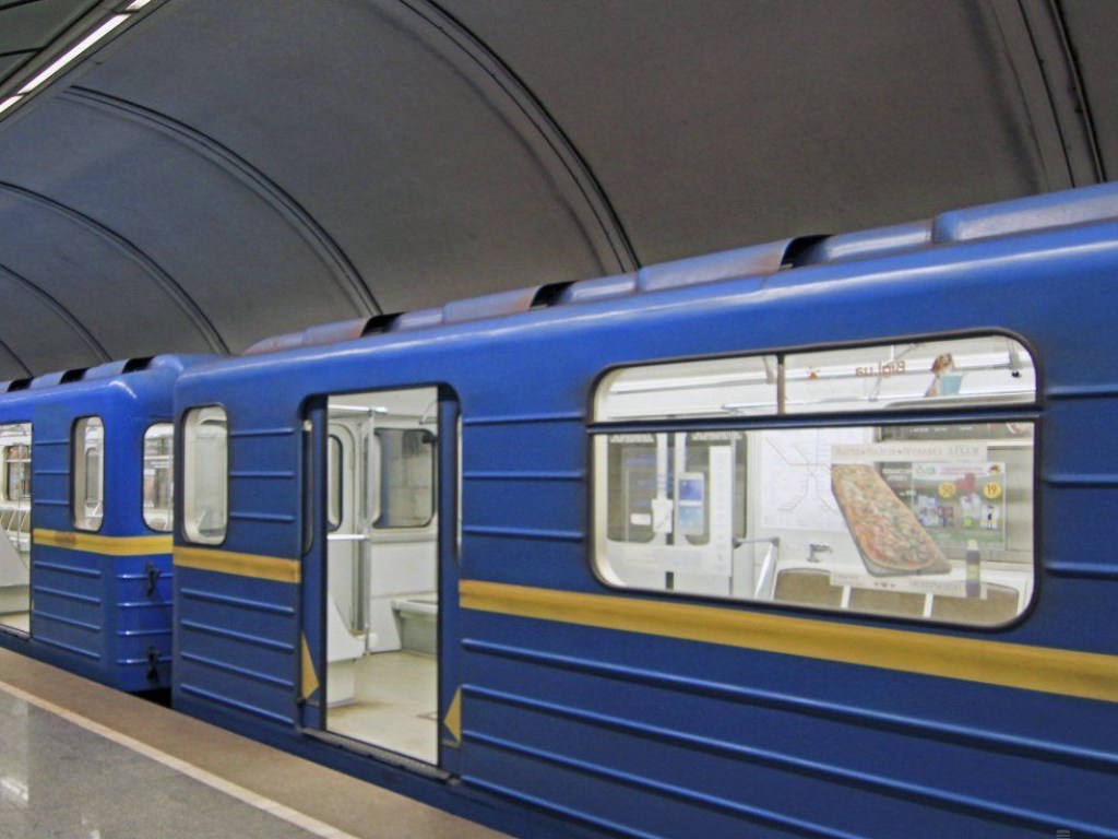 На столичной станции метро обнаружили взрывчатку: полиция усилила меры безопасности