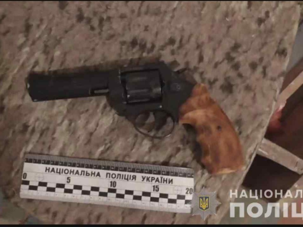 В Одесской области мужчина устроил стрельбу по полицейским (ФОТО, ВИДЕО)