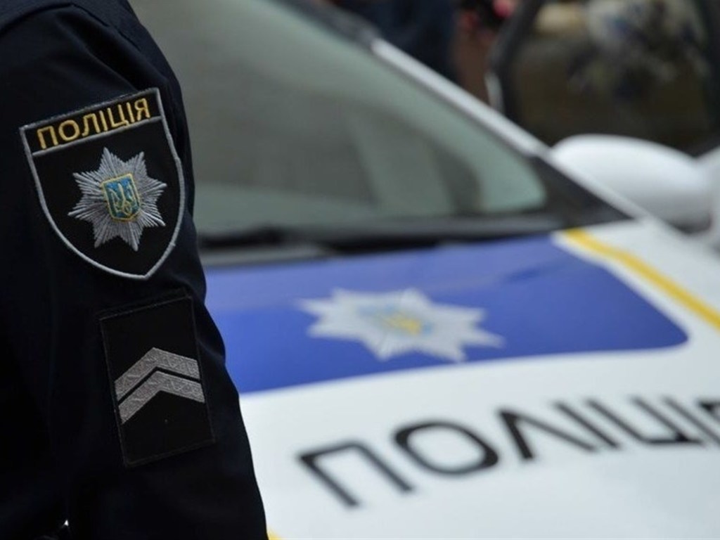В Харькове произошло странное ограбление почты: мужчина с палкой забрал деньги из сейфа и ушел