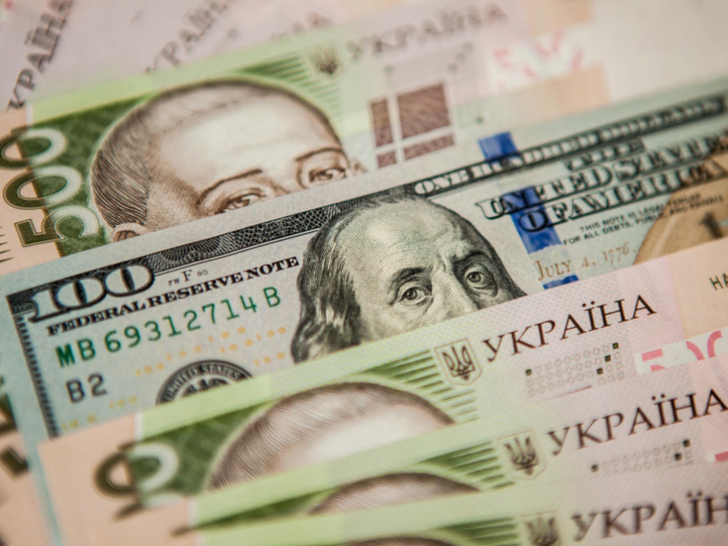 Экономист о курсе гривны: Украину спасают только дешевые рабочая сила и услуги