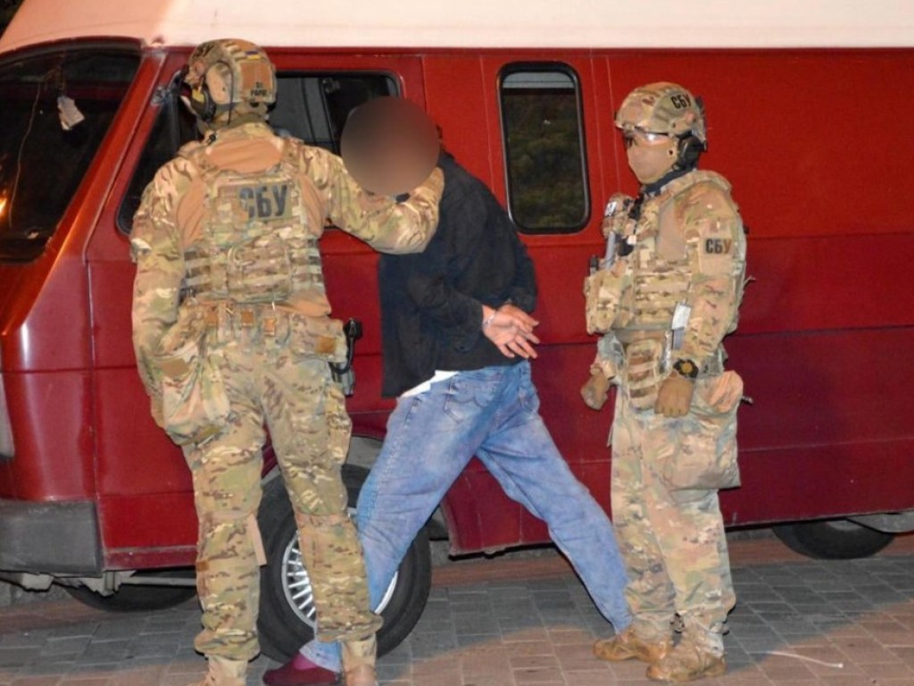 «Неофициальная версия задержания»: в Харькове сняли пародию на ситуацию с «луцким террористом» (ВИДЕО)