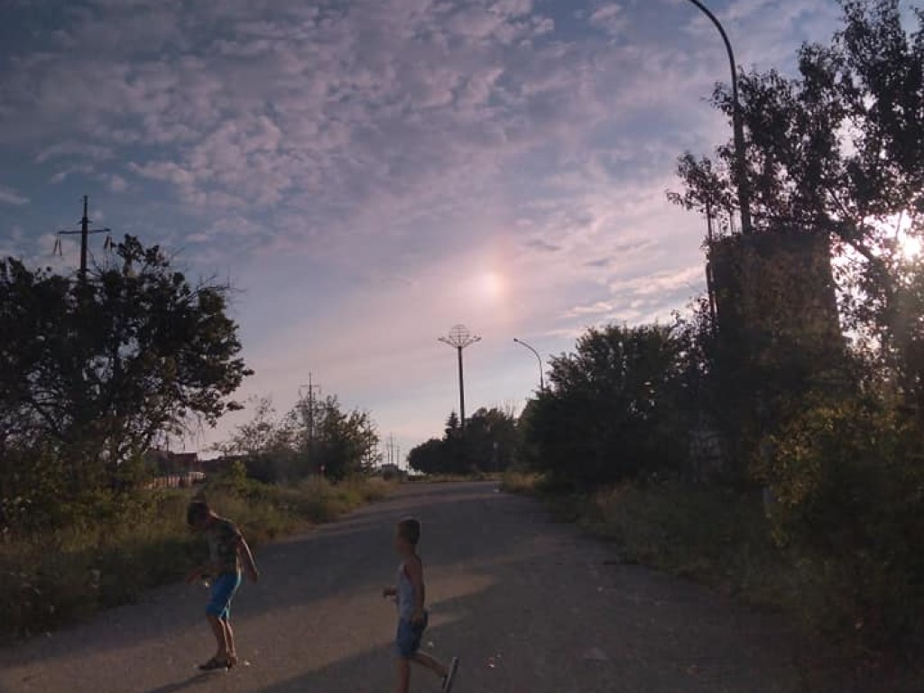 Жители Теплодара под Одессой наблюдали в небе два солнца (ФОТО)