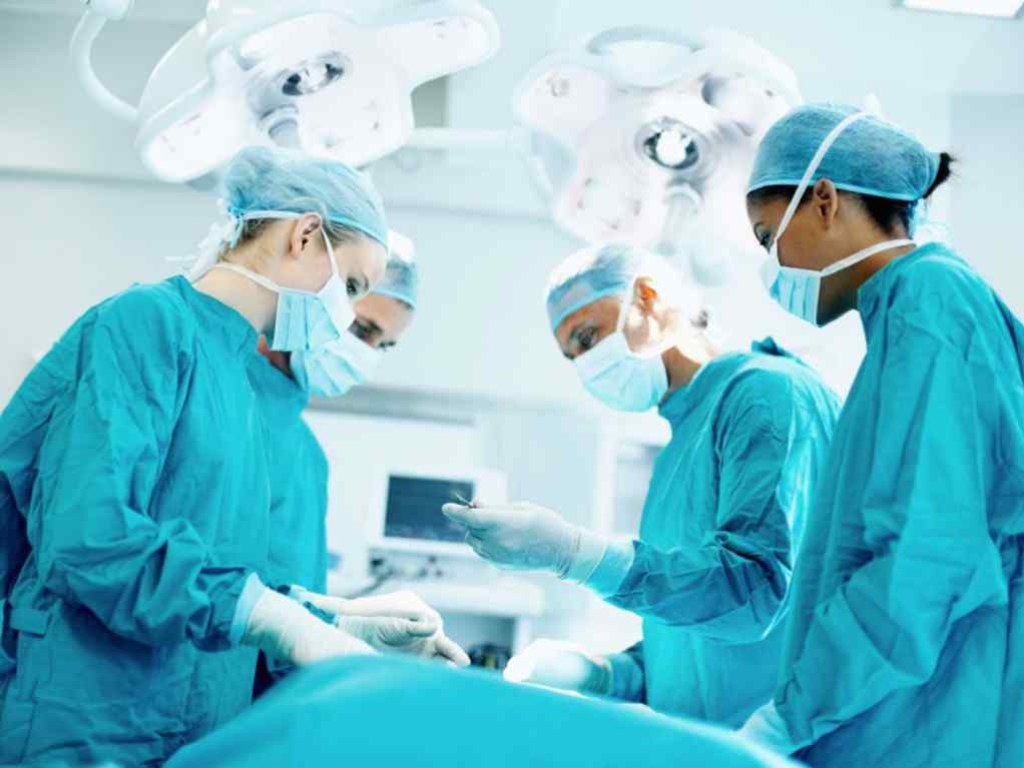 Львовские хирурги удалили женщине гигантскую опухоль &#8212; весом более восьми килограммов