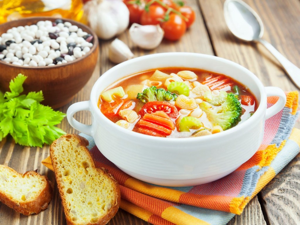 Медики рассказали о пользе супов для здоровья