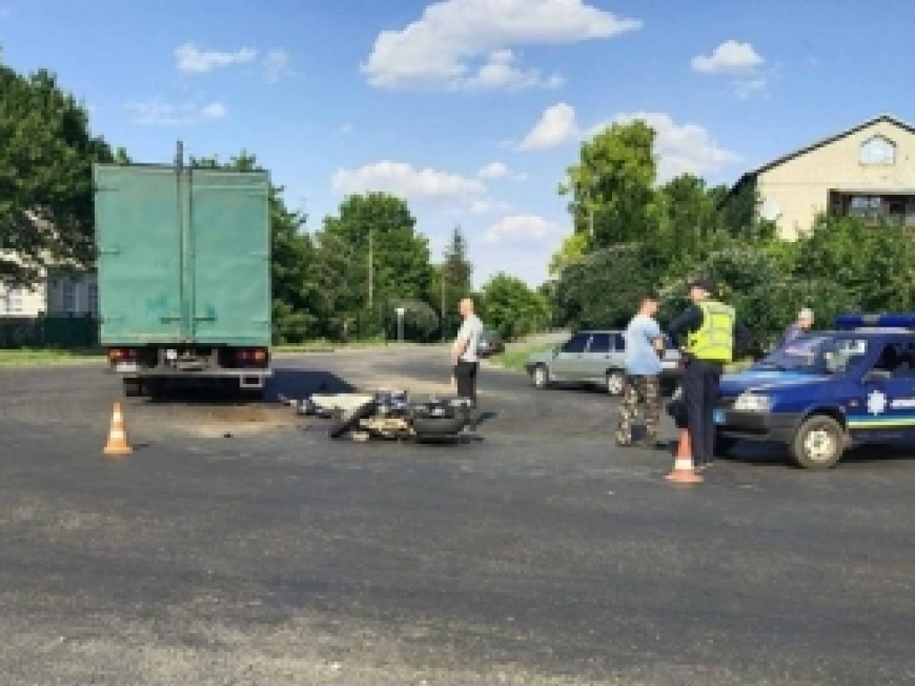 Смертельное ДТП на Харьковщине: столкнулись грузовик и мотоцикл (ФОТО)
