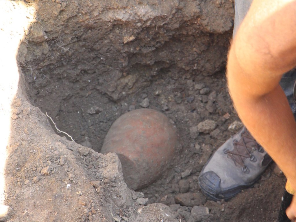 Археологи нашли бутылку времен Османской империи в Одесской области (ФОТО)