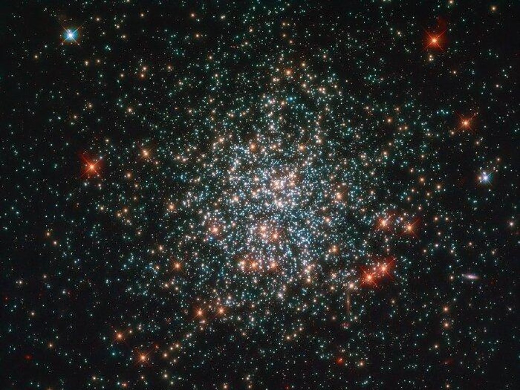 Телескоп «Хаблл» сделал снимок невероятно красивого звездного скопления (ФОТО)