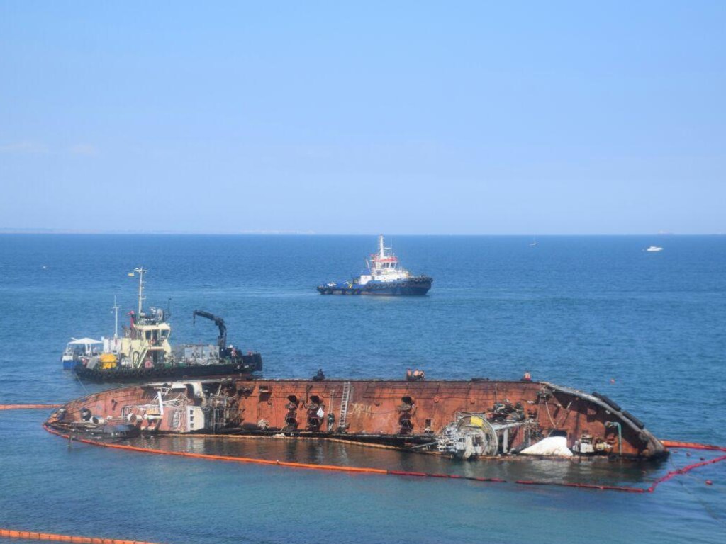 Ситуация с танкером Delfi в Одессе показала неэффективность президентской вертикали власти &#8212; политолог