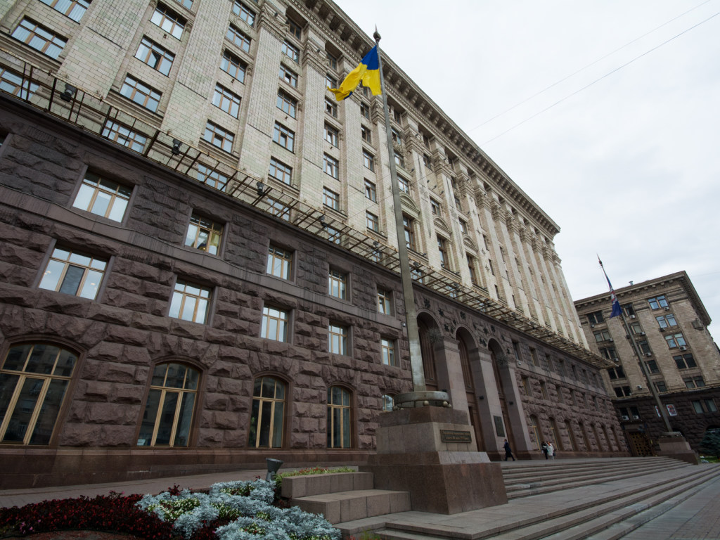 Киевсовет бесплатно разрешит парковаться у себя во дворе киевлянам