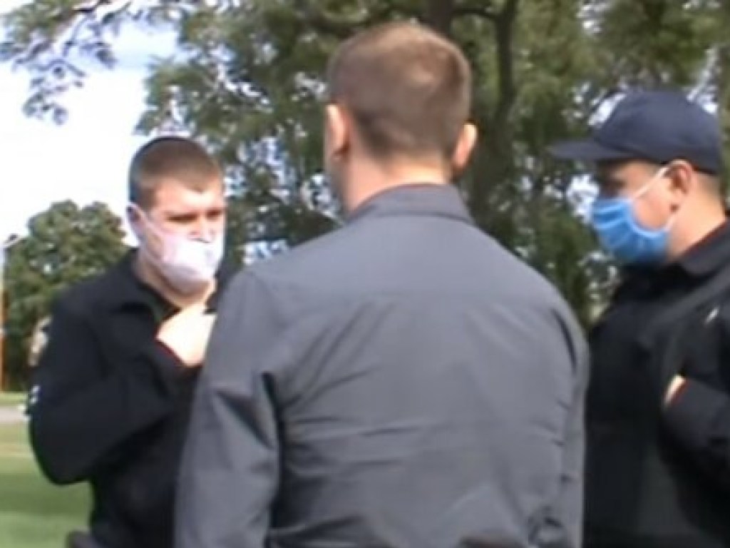 Житель Кривого Рога был оштрафован на 17 тысяч гривен: стоял на остановке без маски (ФОТО)
