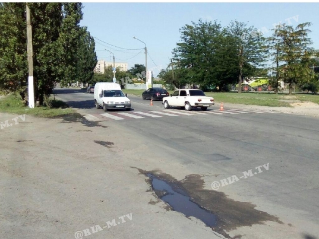 ДТП в Мелитополе: на переходе водитель ВАЗ сбил мужчину (ФОТО, ВИДЕО)