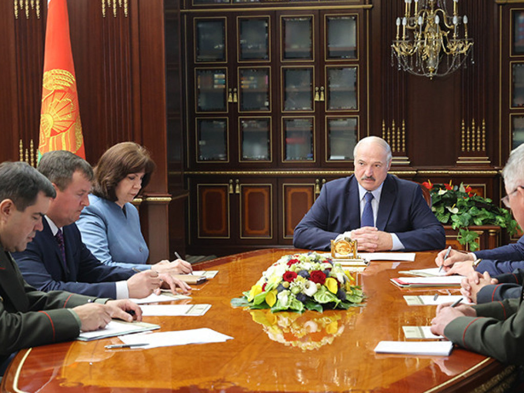 Лукашенко собрал срочное совещание Совбеза (ФОТО)