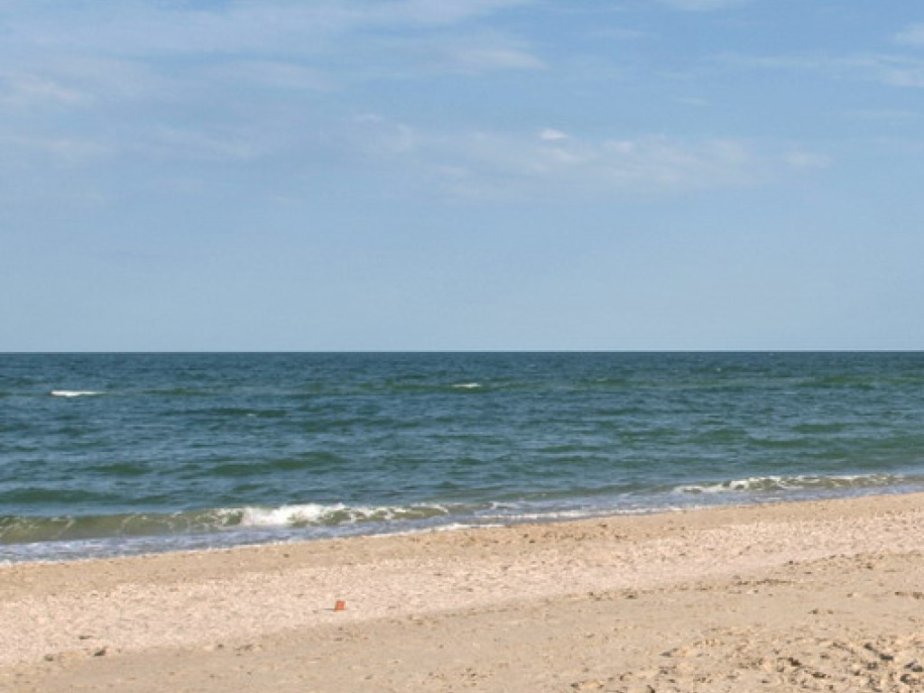 В Кирилловке отдыхающие увидели на пляже закованного в цепи ребенка (ВИДЕО)