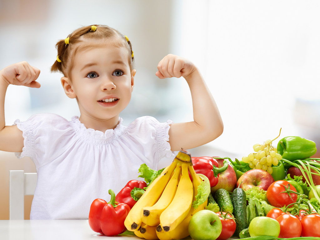 Врач о вреде сладкого в рационе детей: замените конфеты фруктами и овощами