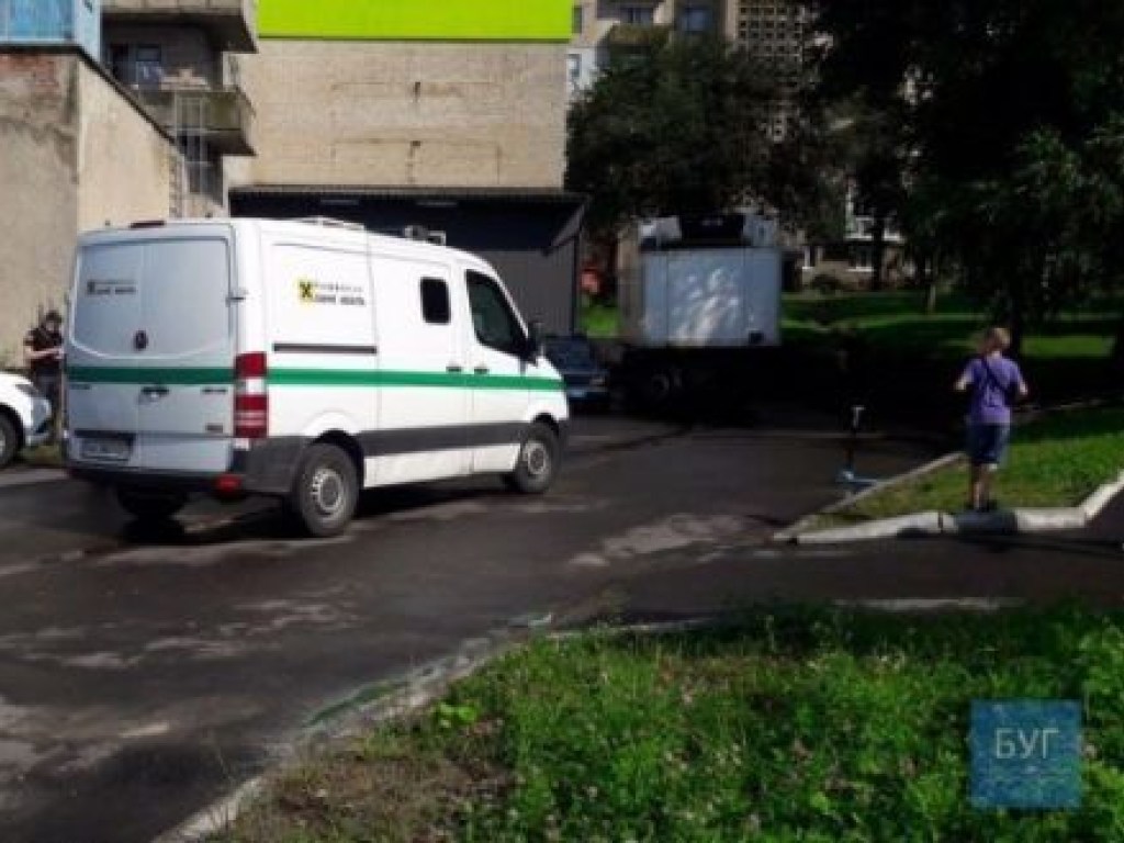 В Нововолынске под автомобиль инкассаторов попал 6-летний мальчик на самокате (ФОТО)