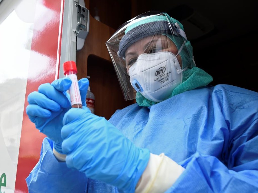 За сутки в Украине зафиксировали новый антирекорд по коронавирусу: 1197 новых случаев