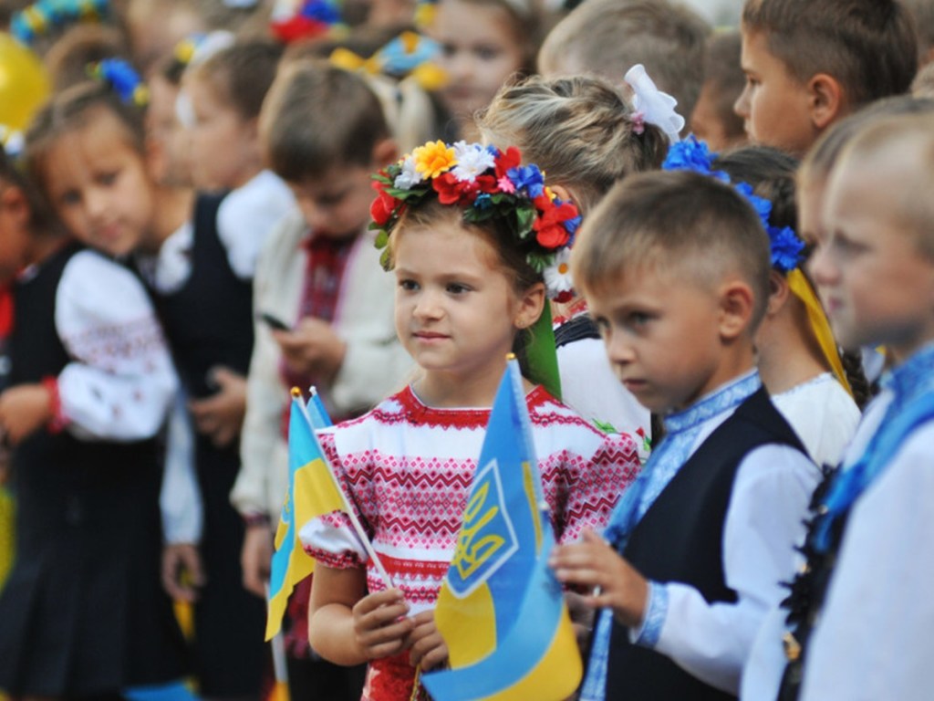 Прослушивание школьниками гимна Украины научит их иначе воспринимать украинский язык &#8212; психолог