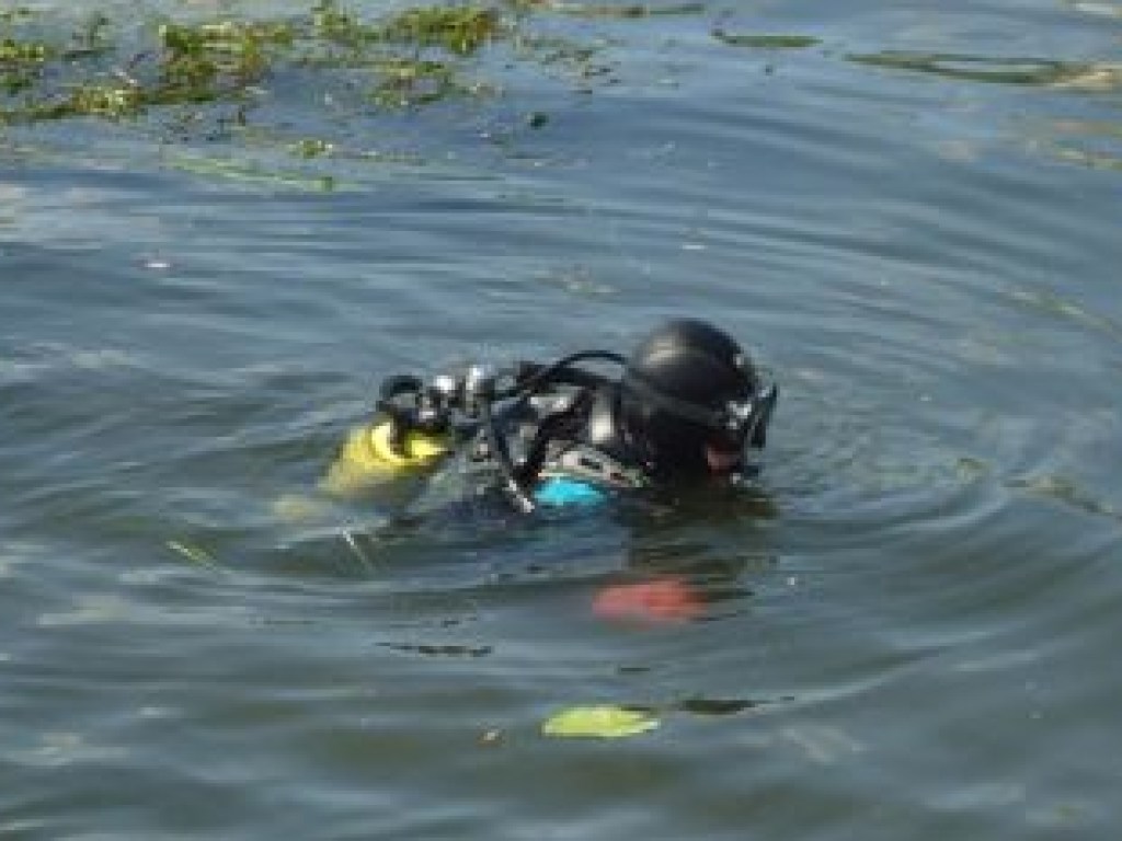 В Херсонской области спасители достали из водоема тело утопленника (ФОТО)